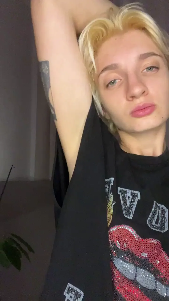 I need to show off my tits