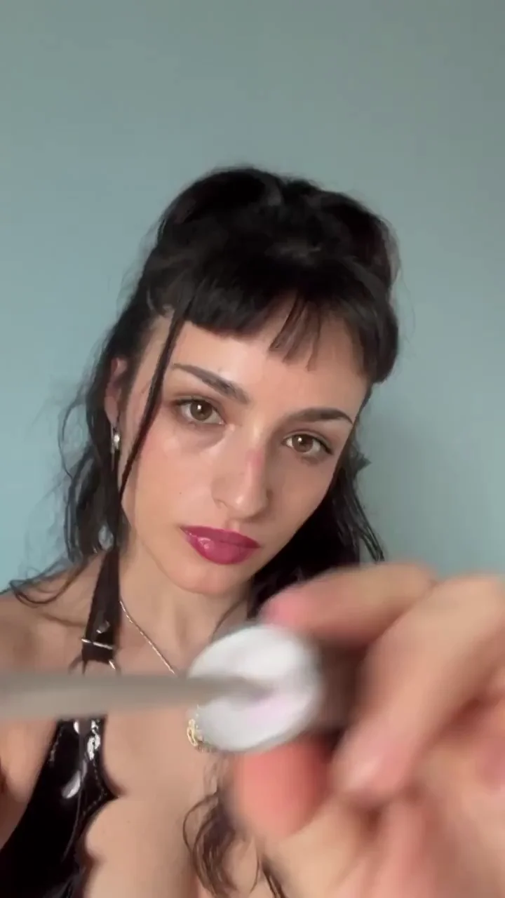 you clearly beed make up lessons [f]