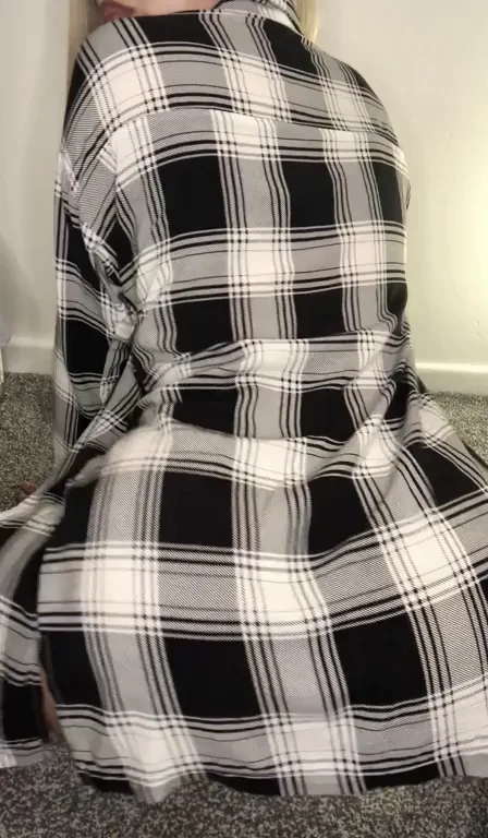 Shirt-Clad Ass Twerk Tease with Wild Surprise 🍑🔥