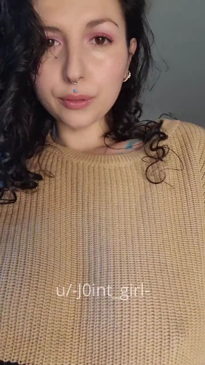 This sweater does a great job hiding my huge tits (OC)