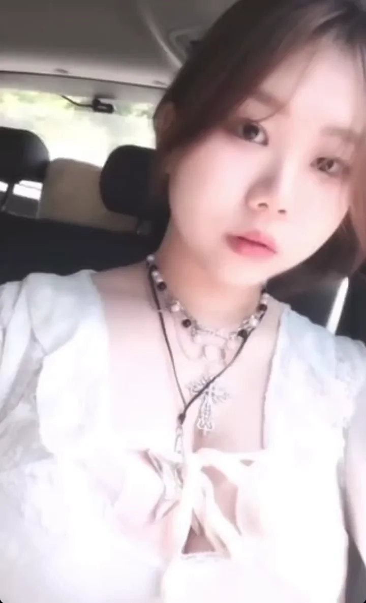 😍 DL180 Busty Asian Teen Teasing Tits in Car 💋