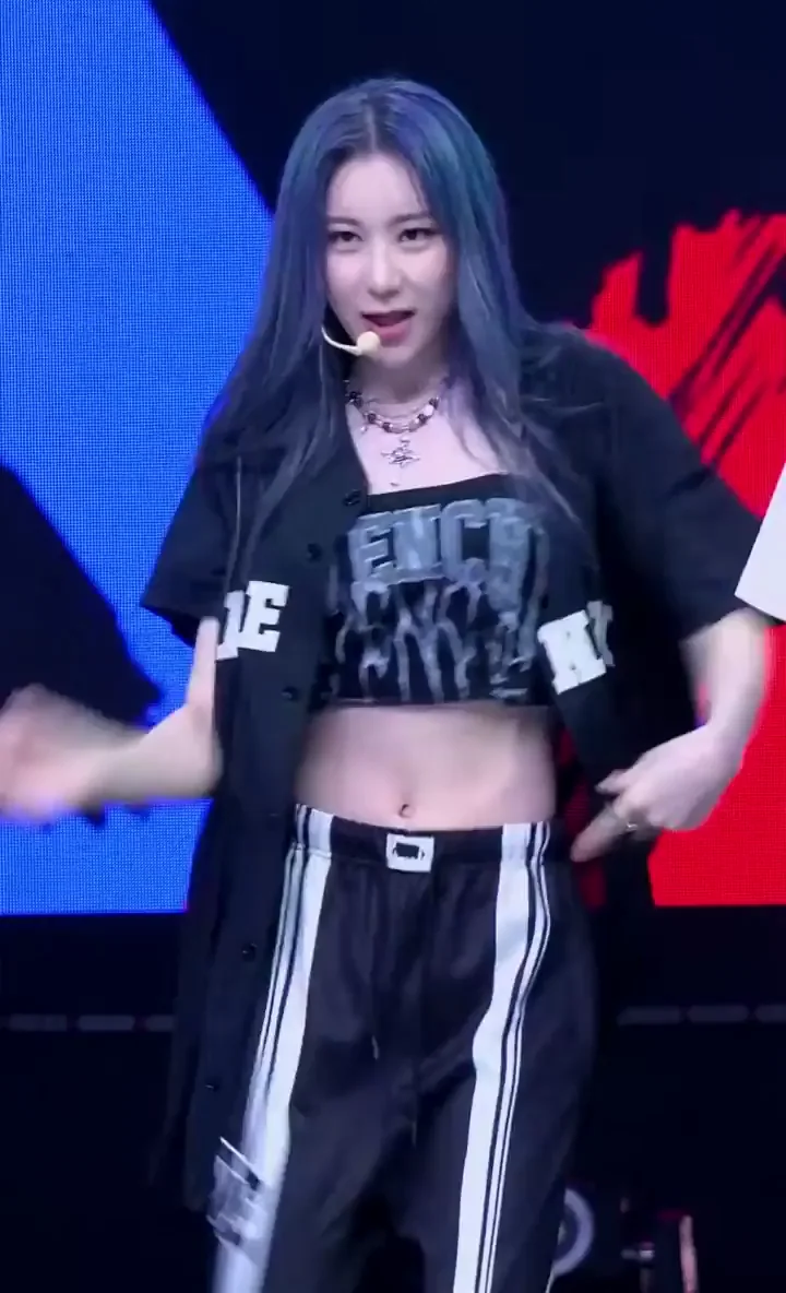 🔥 Lee Chaeyeon Kpop Slut Dance Tease 💦