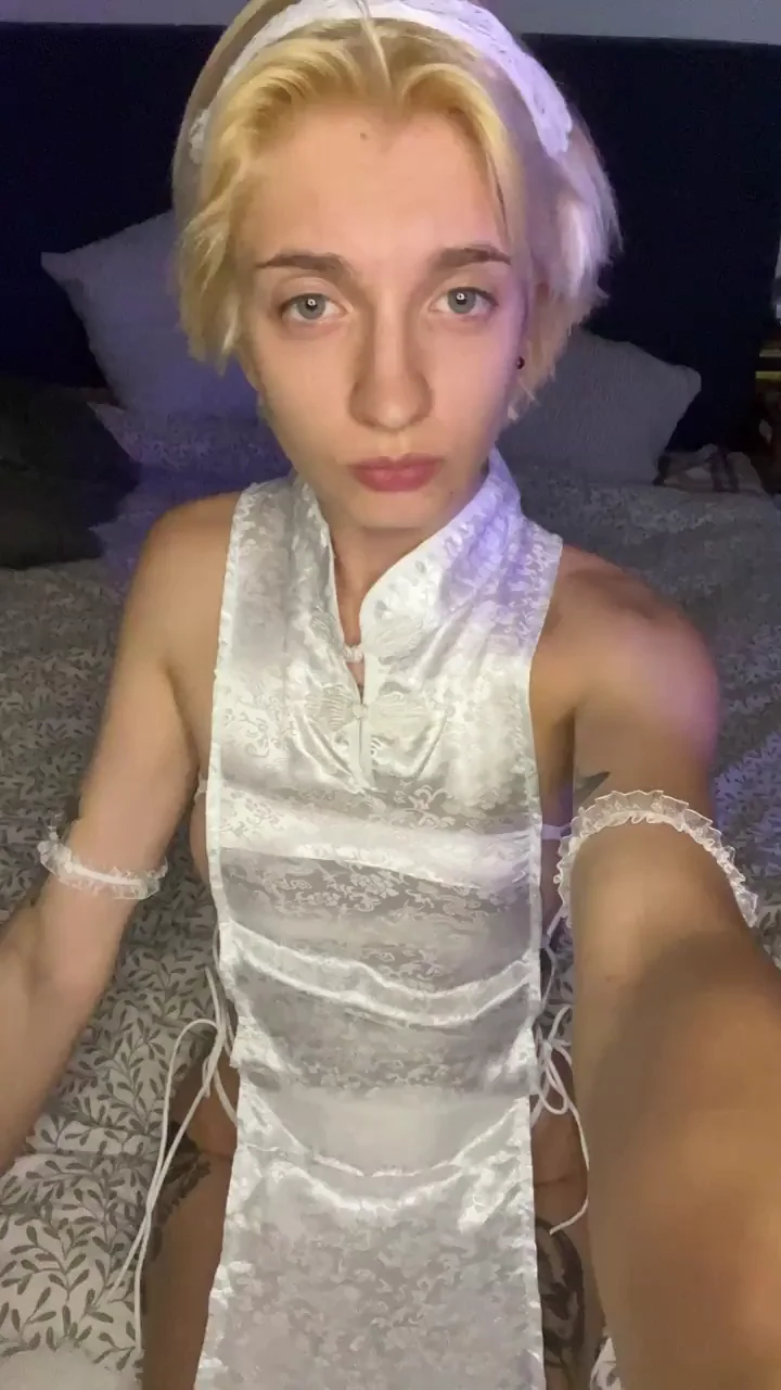 Im just a art girl who flash her small tits