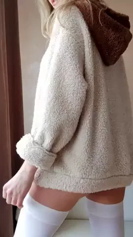 Baggy Hoodie Hides My Slutty Daughter Ass for Daddy 😈🤭