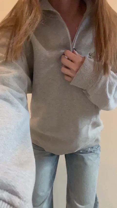 🔥 Shaking My Juicy Natural Tits in Grey Hoodie Tease 💦