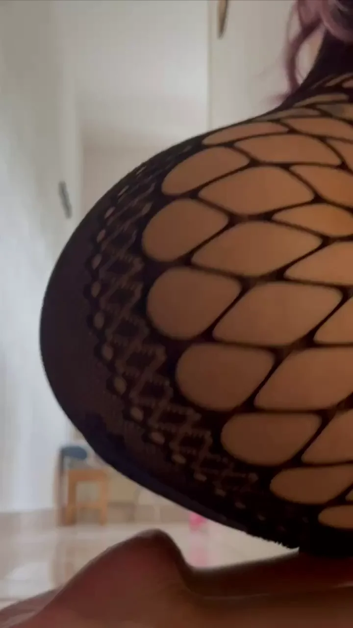 Thick Booty Babe Shaking Ass in Fishnets for Facesitting Fun