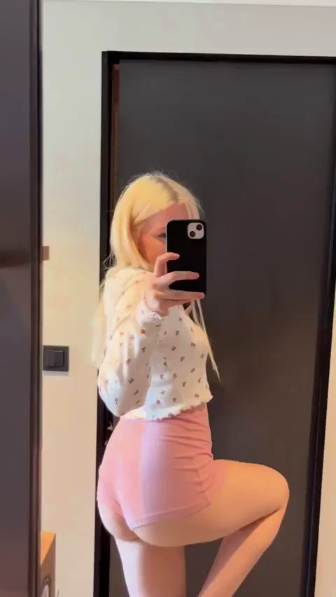 Drooling Over This 18yo's Juicy Natural Curves 🍑💦