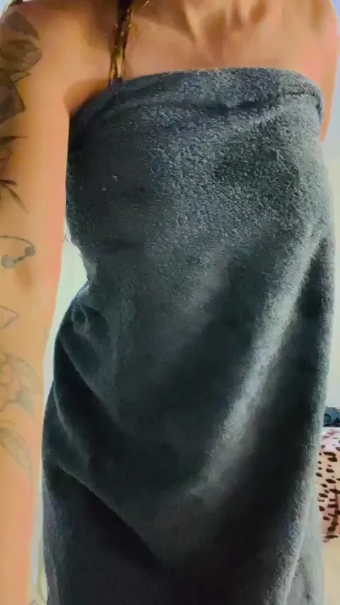 What tannn is here below, mmm beautiful tits to suck, don't you think? (OC)