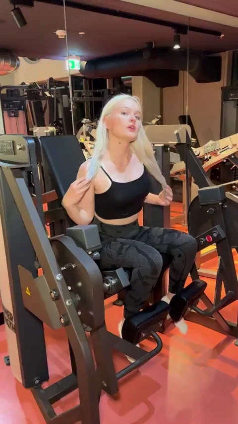 Gym Slut's Massive Titty Drop 💦🍈🍈