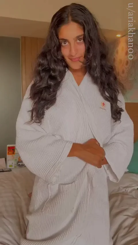 Watch me strip and fuck my brown holes 🤤ŽðŸŸ¤