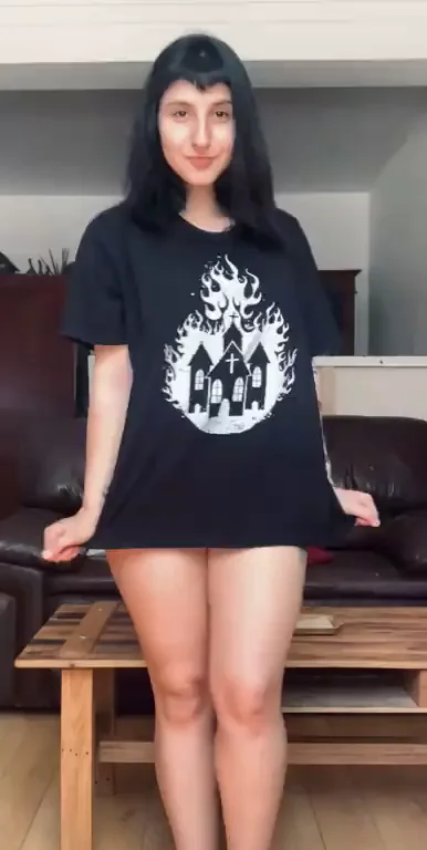 Petite Fuckdoll Teases with Massive Bouncy Ass 🍑🔥
