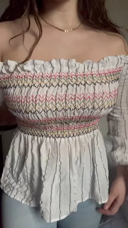 Jaw-Dropping Teen's Massive Tits Reveal Shocks Everyone