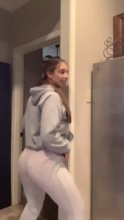 🔥 Twerking My Juicy Ass for Daddy Till He Begs for My Tight Anal Hole 😈