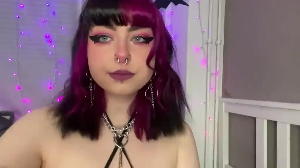 What i would send u if i were ur big tiddy goth gf!!>:3
