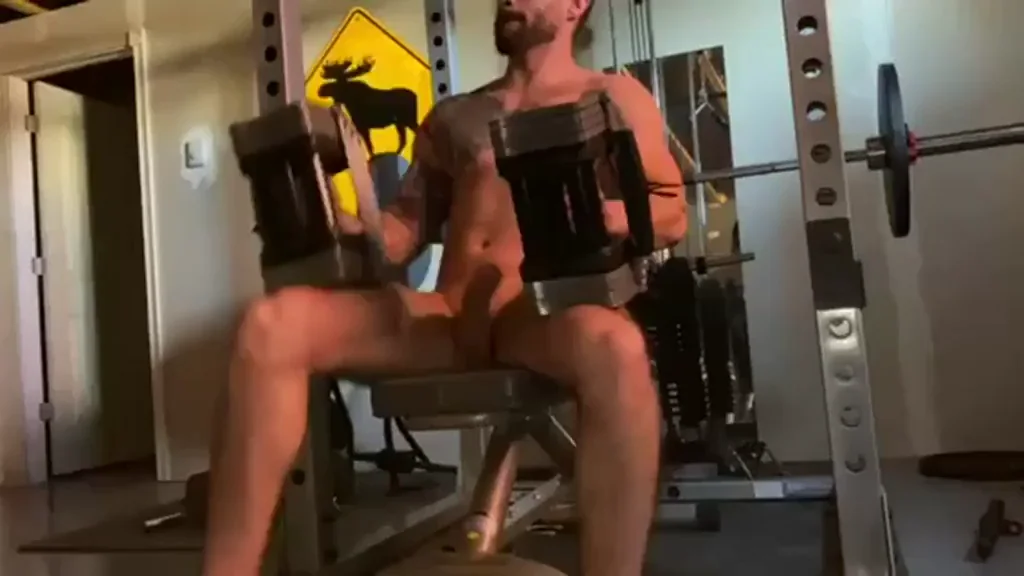 [M] 28.. watch my cock bounce as I do my presses ?