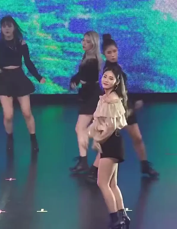 LOONA - Jinsoul & Choerry