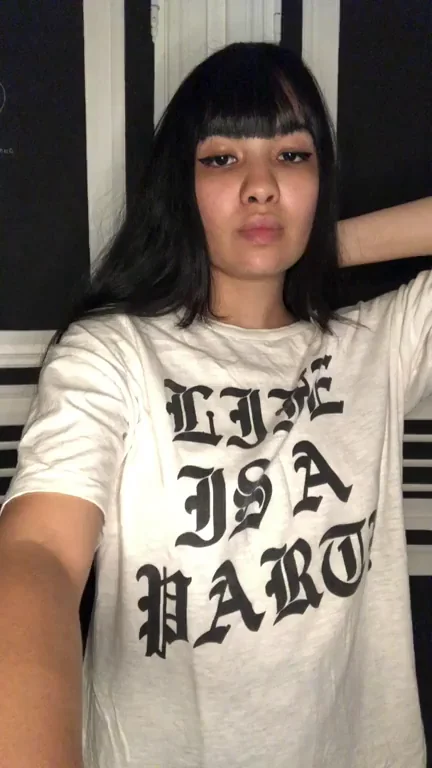 I’m too shy about showing more then that, but I hope you guys still appreciate a nerdy asian girl with a body type like mine ??