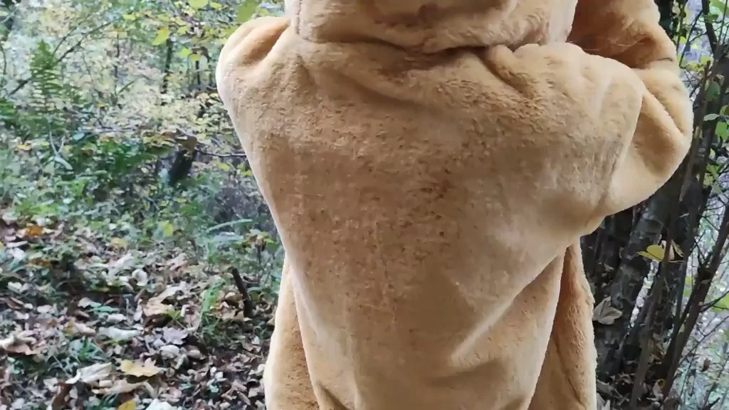 🍑 Shaken Furry Ass in the Woods – Booty Tease! 🍸