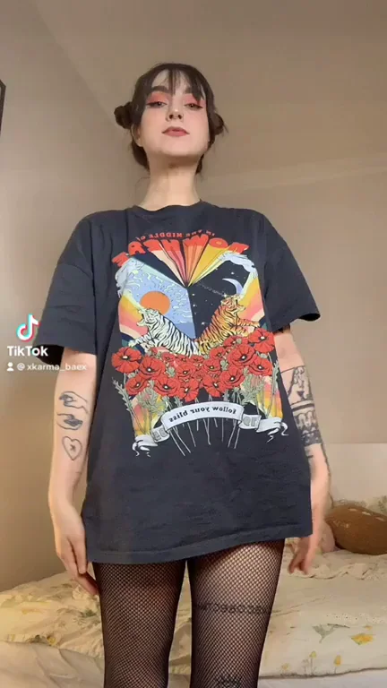 Mmm So Hawt 🔥 TikTok Slut's Buss It Tease 💦