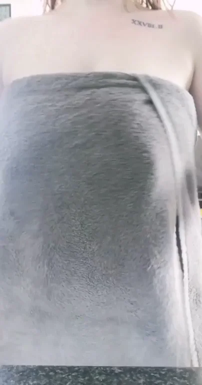 Nervous MILF Drops Towel on Her Juicy Mom Bod Tits & Curves 😘🍈🍈