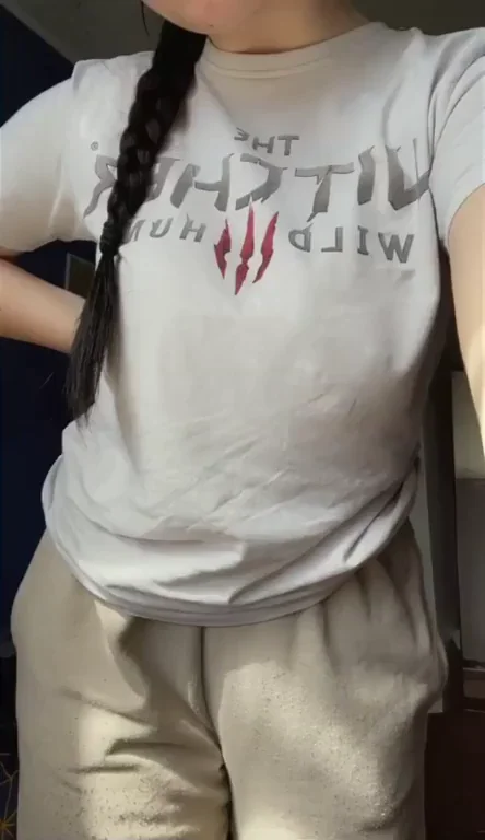 Boom, now you see boobies