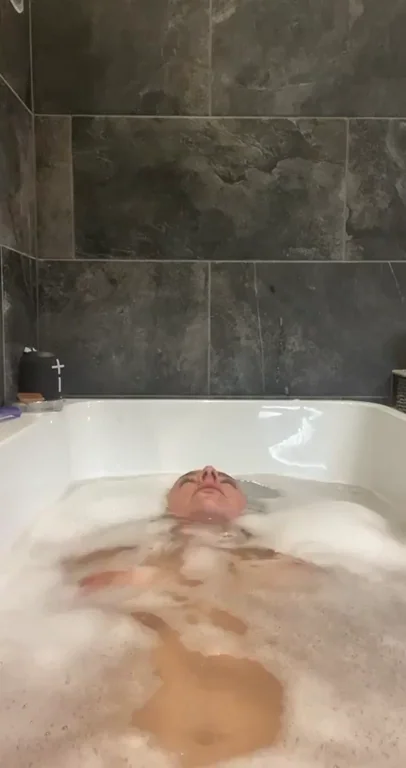 Bubbly Bath Slut Beckons: Join My Soapy Tits?