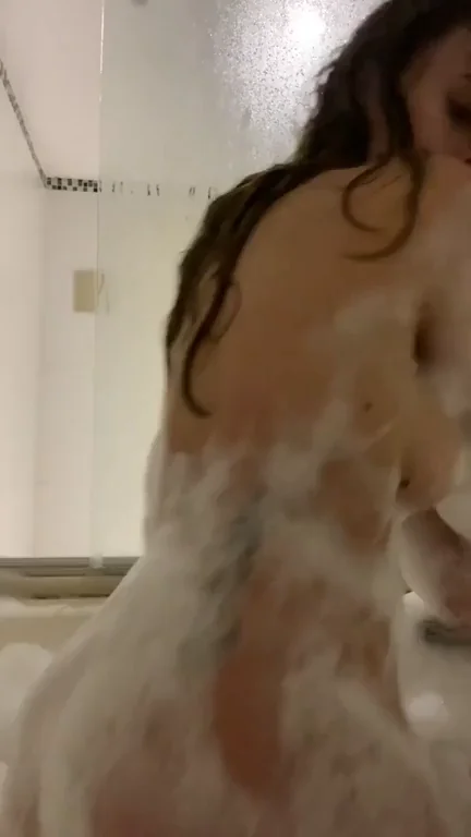 Young Slutty Cam Babe Lures Older Daddies in Bubbly Bath 💦🛁👅