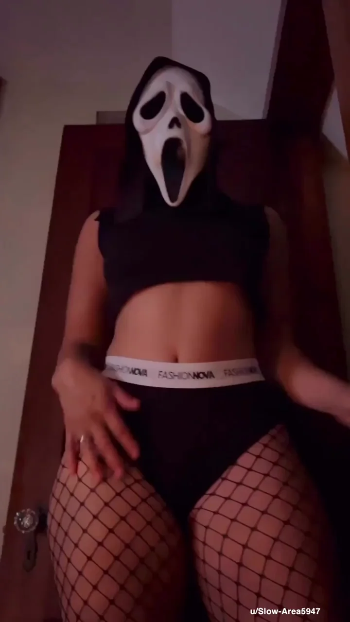 Scream Mask Slut Begs: Breed My Bubble Butt While Parents Sleep 😈🍑
