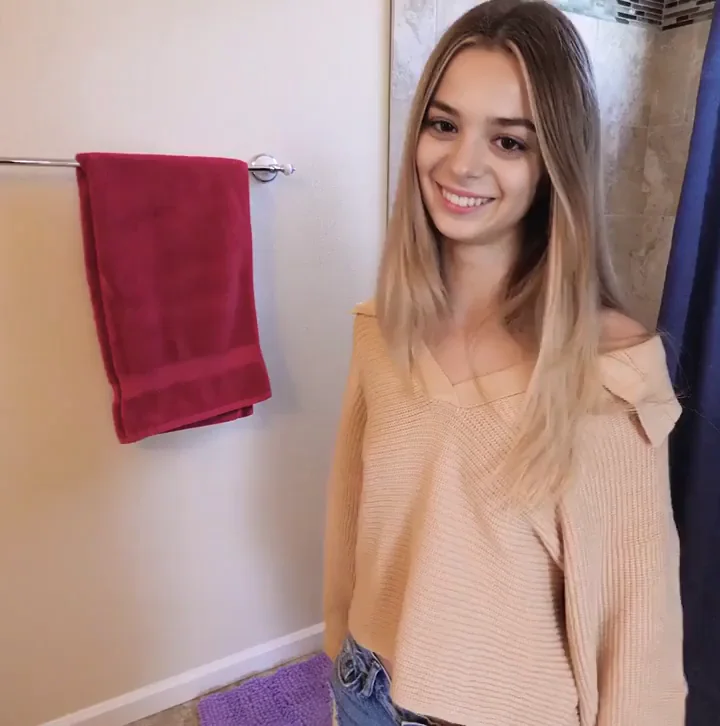 Big sweaters on petite girls are cute