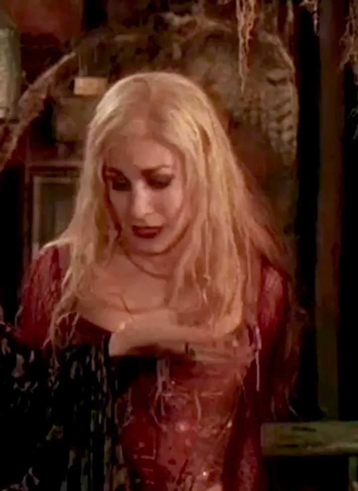 Sarah Jessica Parker’s Sexy Witch Throat Tease 😈👅 (1993 Hocus Pocus)