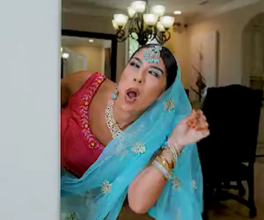 Desi Slut in Saree Begs 'Anyone Anything?' 😈🍆💦