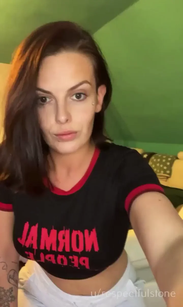 This mommy tits needs a cock in between