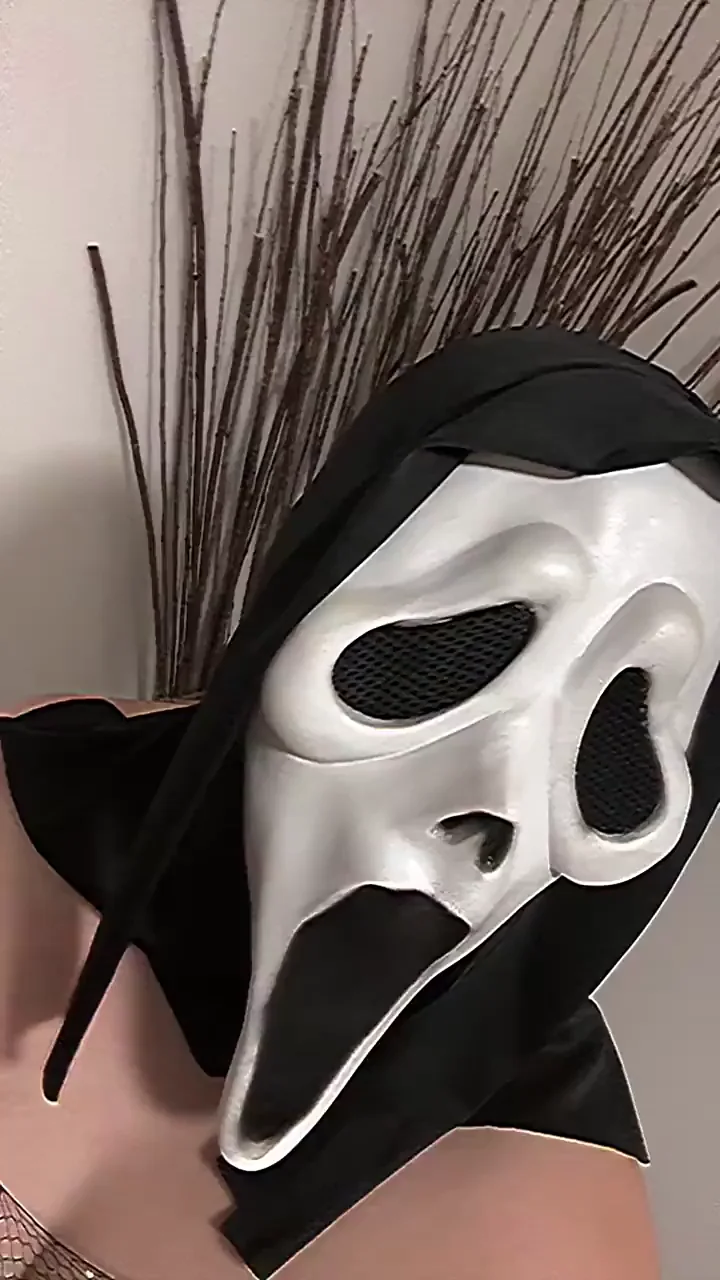 Horror nerds count right? [F]