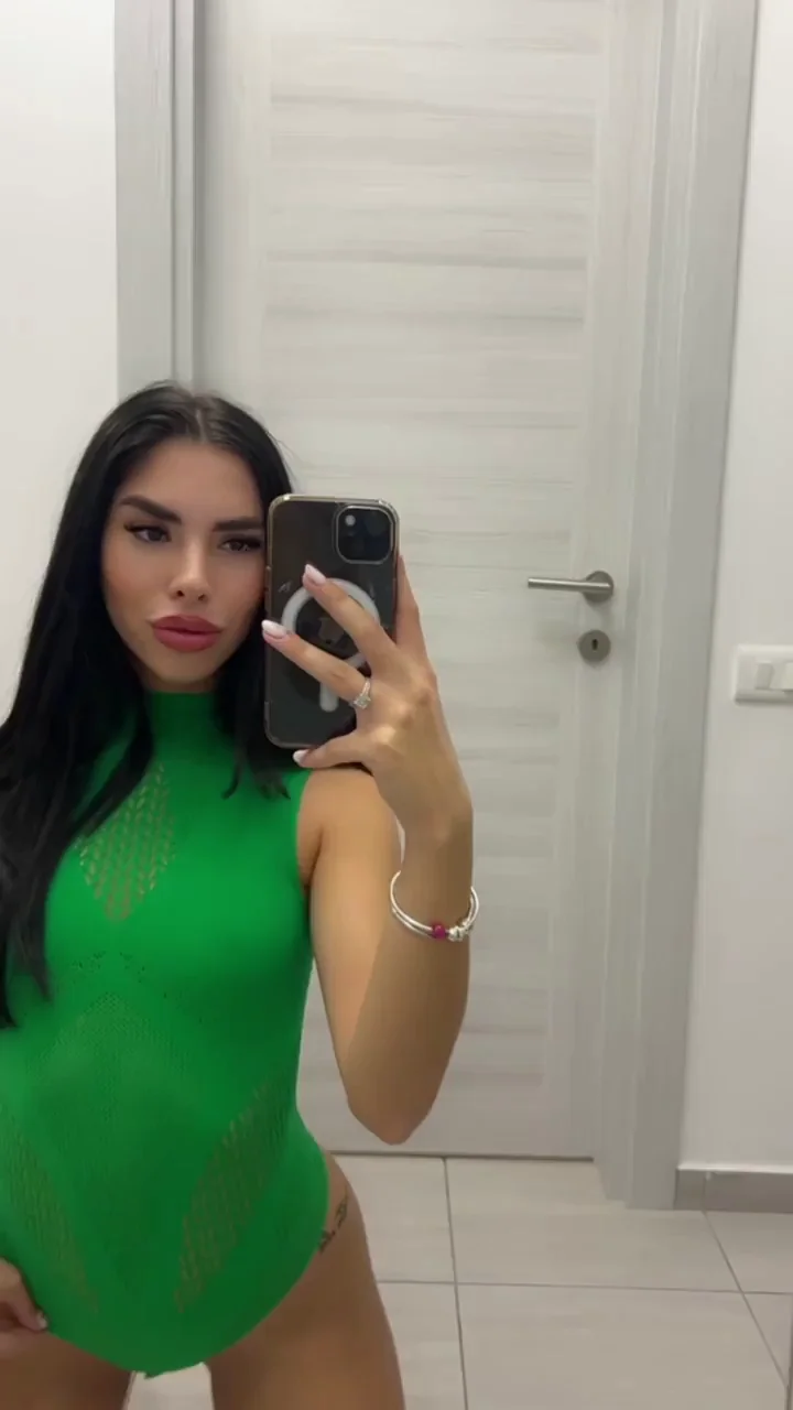 I love showing you my tight sexy body