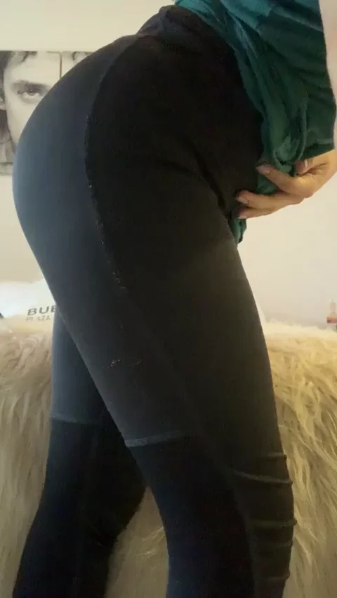 this ass needs spanking..