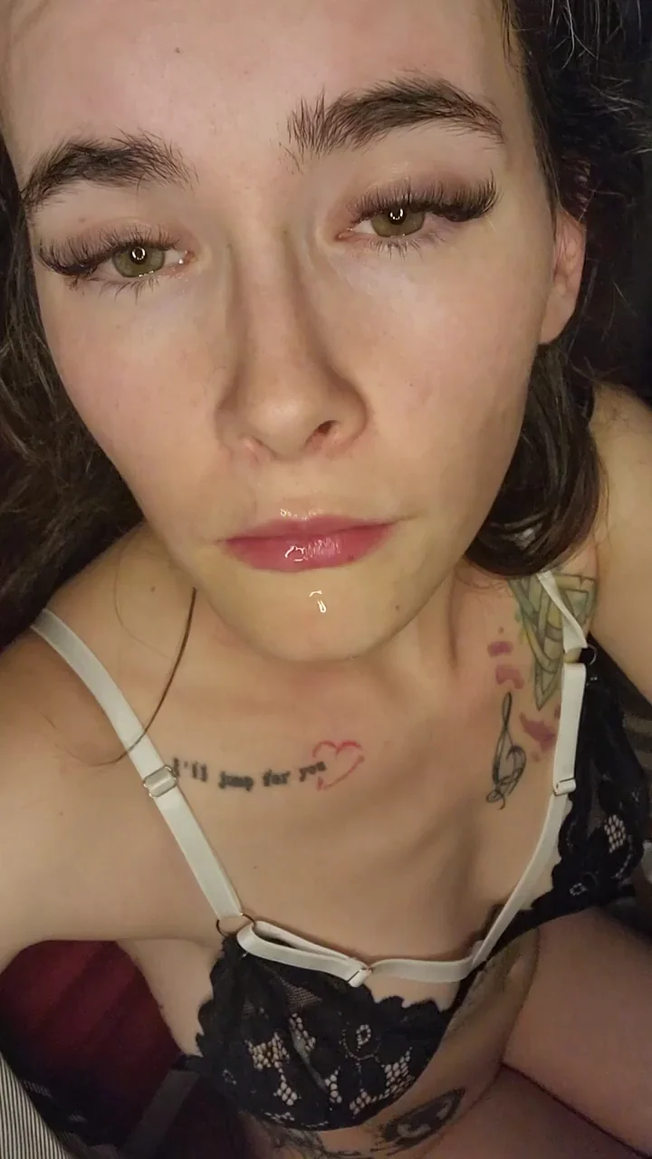 A sneak at my most recent video in my camera roll 😁‡ I love a sticky sweet treat ❤❤
