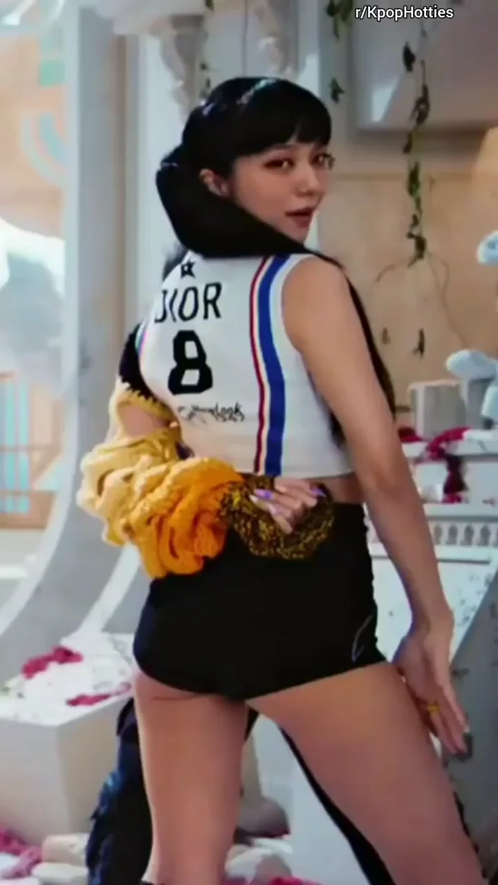 Kim Jisoo x Butt Compilation