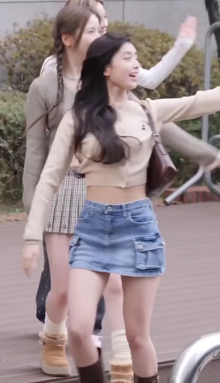 NiziU Rima's Slutty Mini Skirt Tease - Kpop Fap Fuel