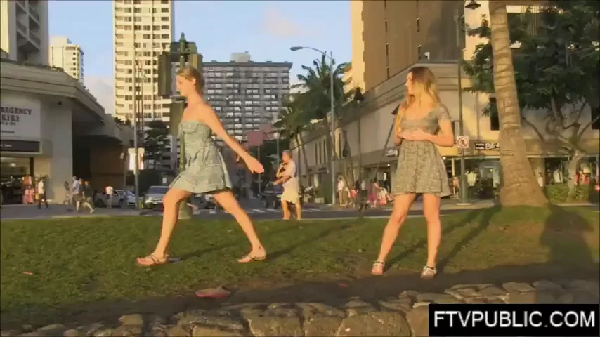 Yoga Twins Flexing Asses in Public 😈🍑