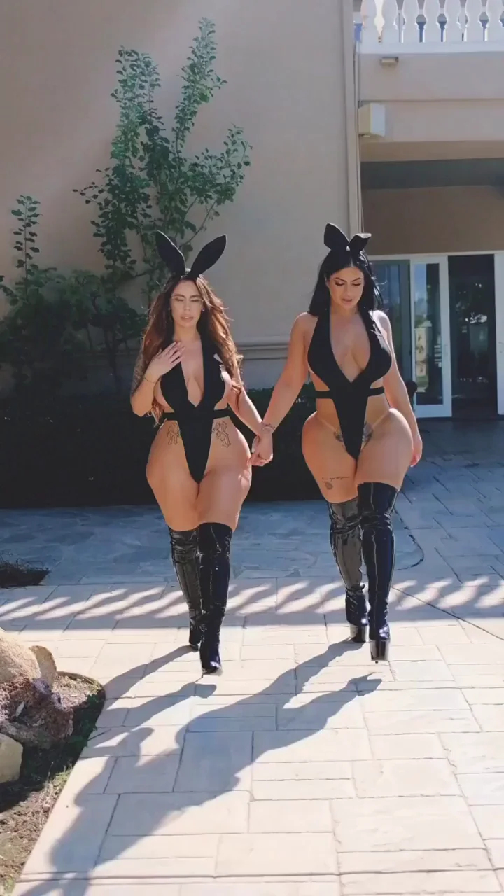 🍑 Left or Right? Latina Bunny Booty Showdown 🔥