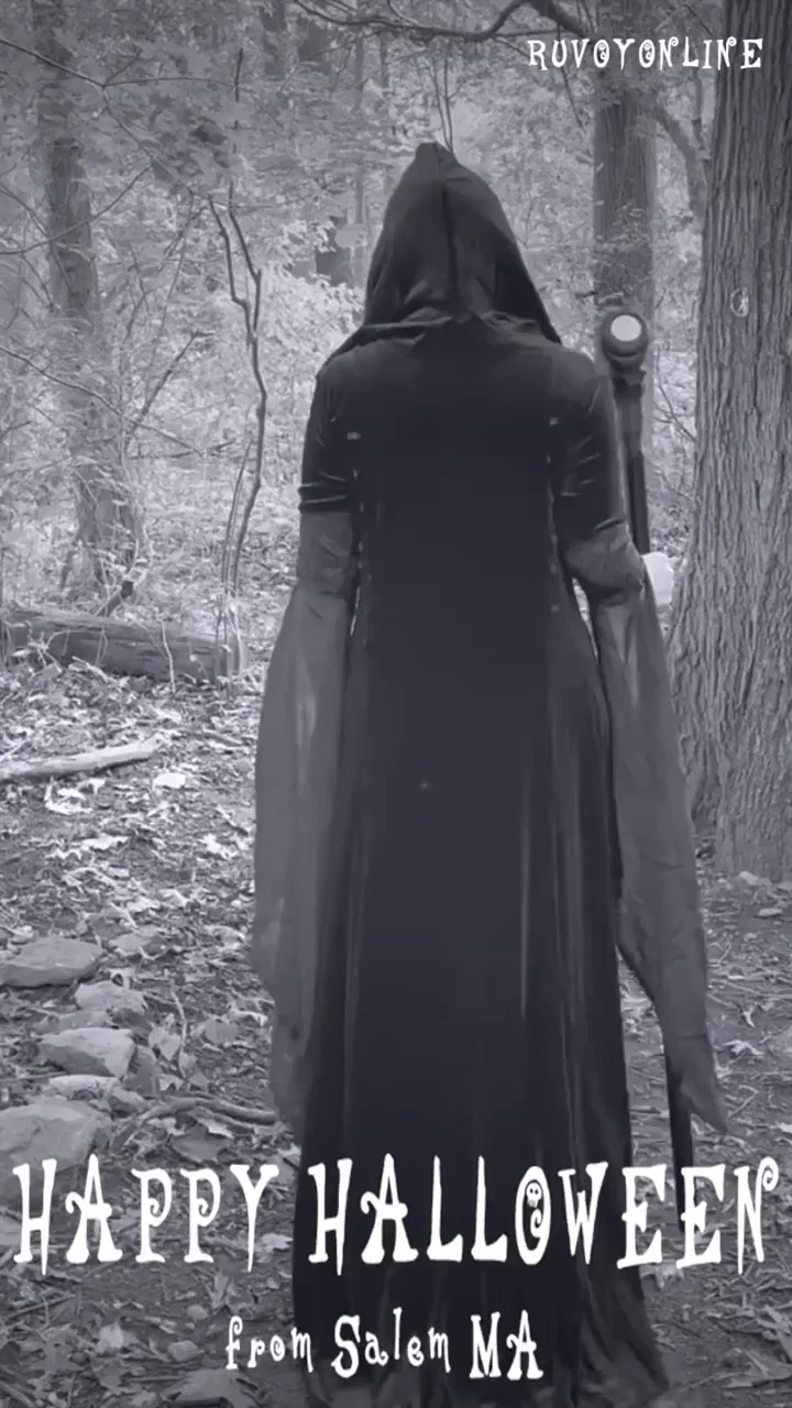 [f] Happy Halloween from Salem MA ðŸŽƒ Do you like my sorceress costume? ðŸ§™"â™€ï¸ðŸ’€