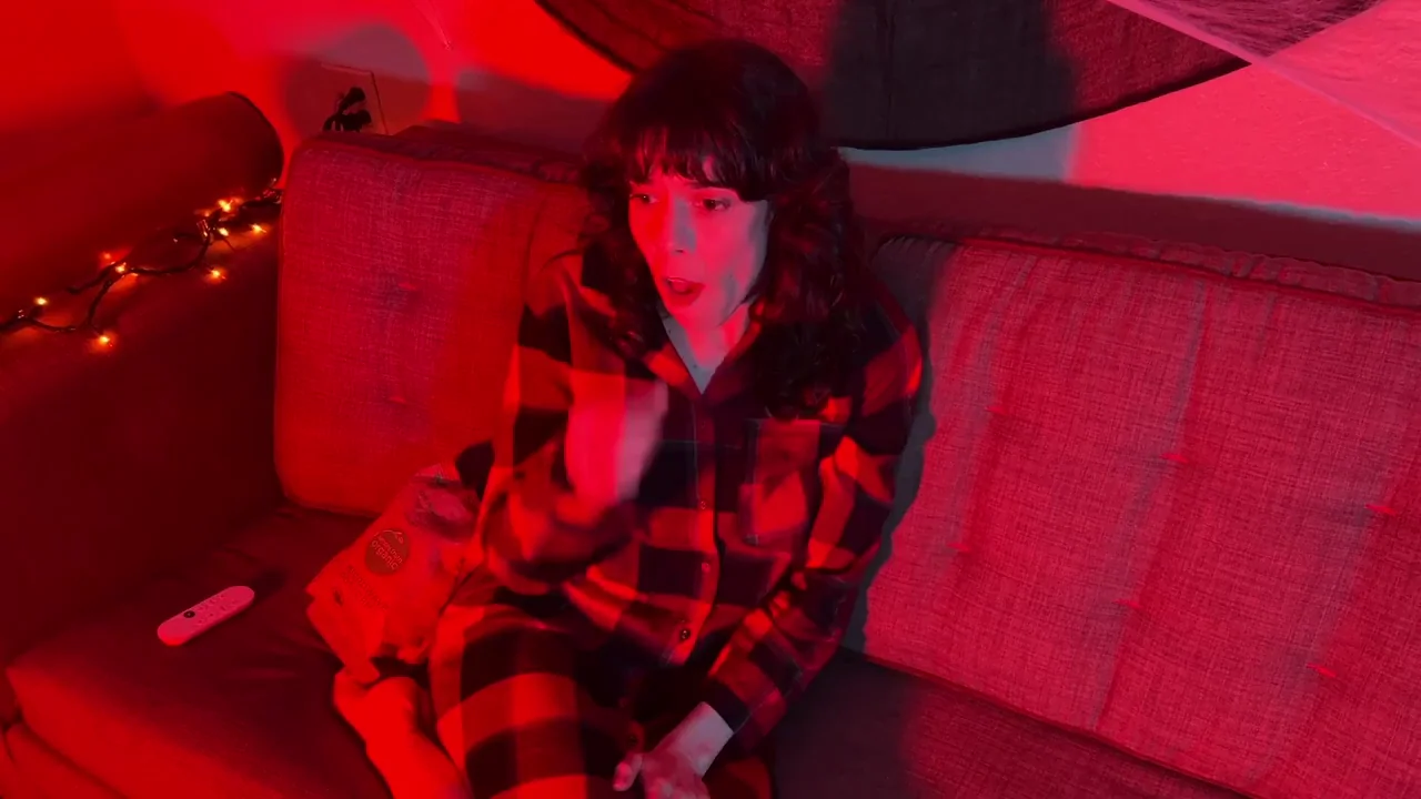 Vera King Tries To Watch A Scary Movie, But Peter Cums On Her Face (Halloween Freeuse Facial)