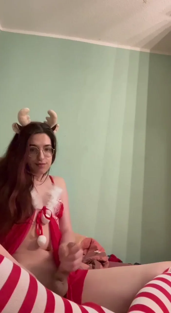Christmas Eve Doorstep Dick Drop: Hung Reindeer Slut Begs Entry 🤭