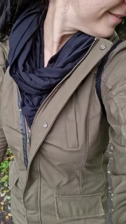 Im a mom and love to be also a nudist