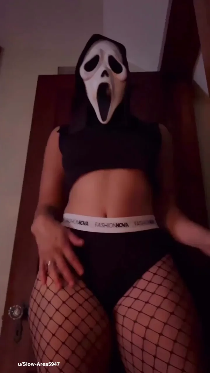 College Slut in Scream Mask Begs: Older Daddies Wanna Fuck This Bubble Butt? 😈🍑