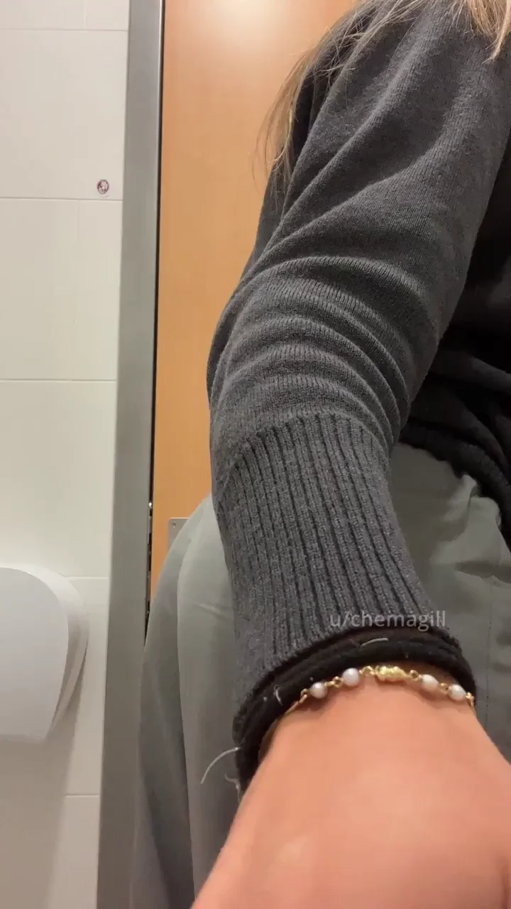 Nurse's Juicy Ass Tease in Hospital Bathroom Before Cardiology Shift 🍑🏥🔥