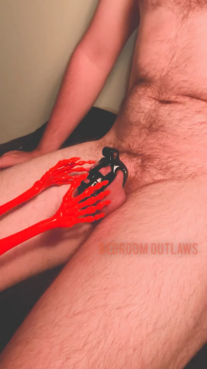 Last day of Locktober! You know what that means? An extra SpOoKy teasing session for Ryder! I found these little skelly hands so I didn't even have to touch him 😈. At least they make his cock look a little bigger in comparison 😁‚