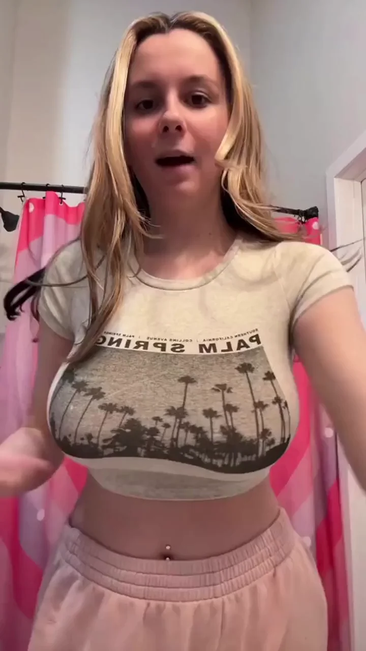 Disproportionately Busty Bombshell 💦🍈🍈