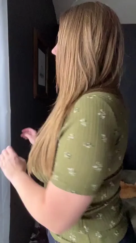 Thick Babe's Massive Tits Bounce Party! 🍈🍈💦