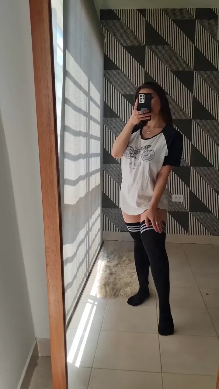 [F] 24, flashing you my milkers.